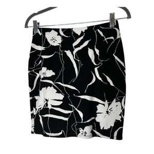 Ann Taylor Factory Sweater Skirt in Black and White Floral Size  XS Petite